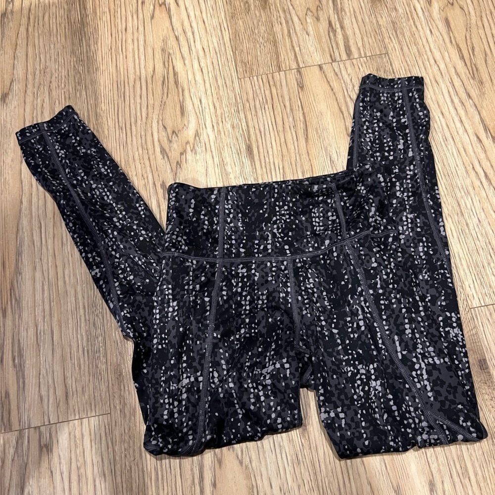 Women’s Black and gray Athleta Leggings XS - Picture 5 of 7